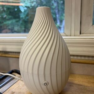 Sparoom White Swirl Essential Oil Diffuser